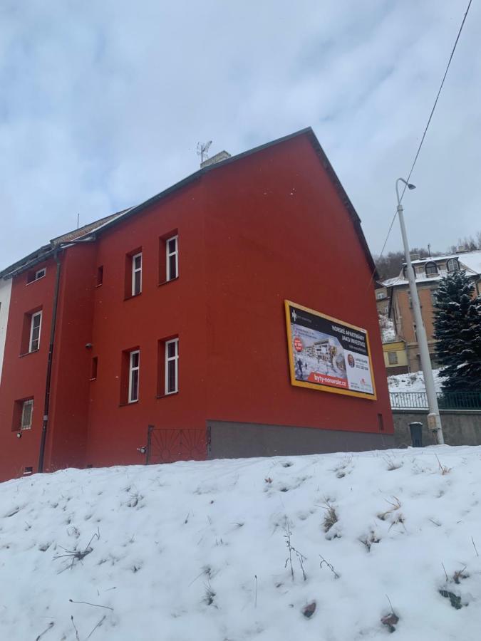 Apartman V Krusnych Horach-Free Parking Яхимов Екстериор снимка