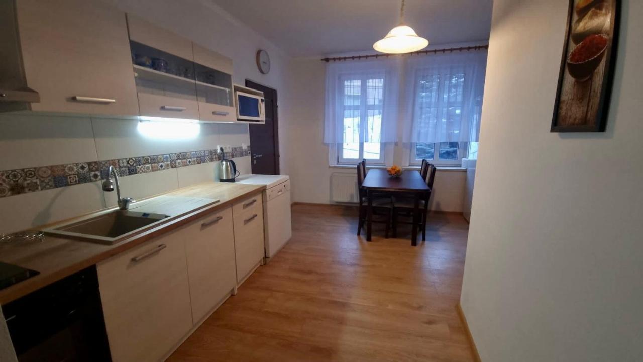Apartman V Krusnych Horach-Free Parking Яхимов Екстериор снимка